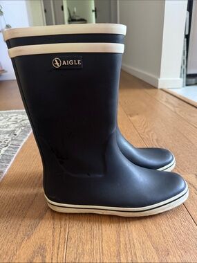 Aigle Navy Rubber Rain Boots with Cream Accents size 36
